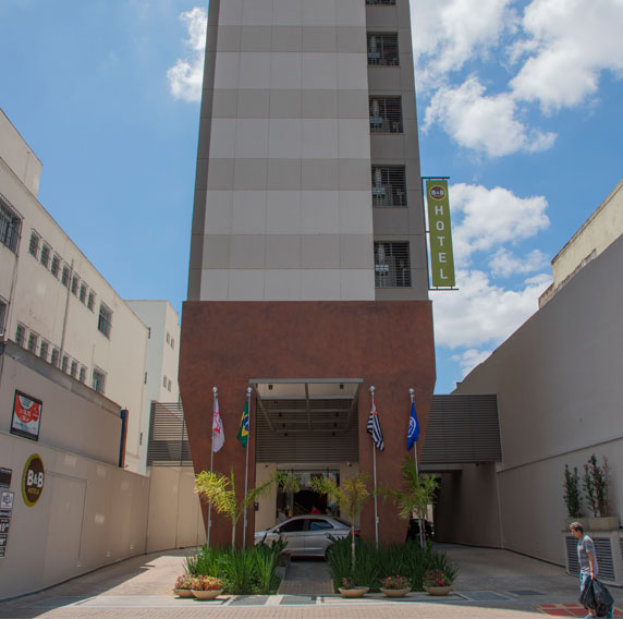 entrada do hotel B&B São Paulo Luz